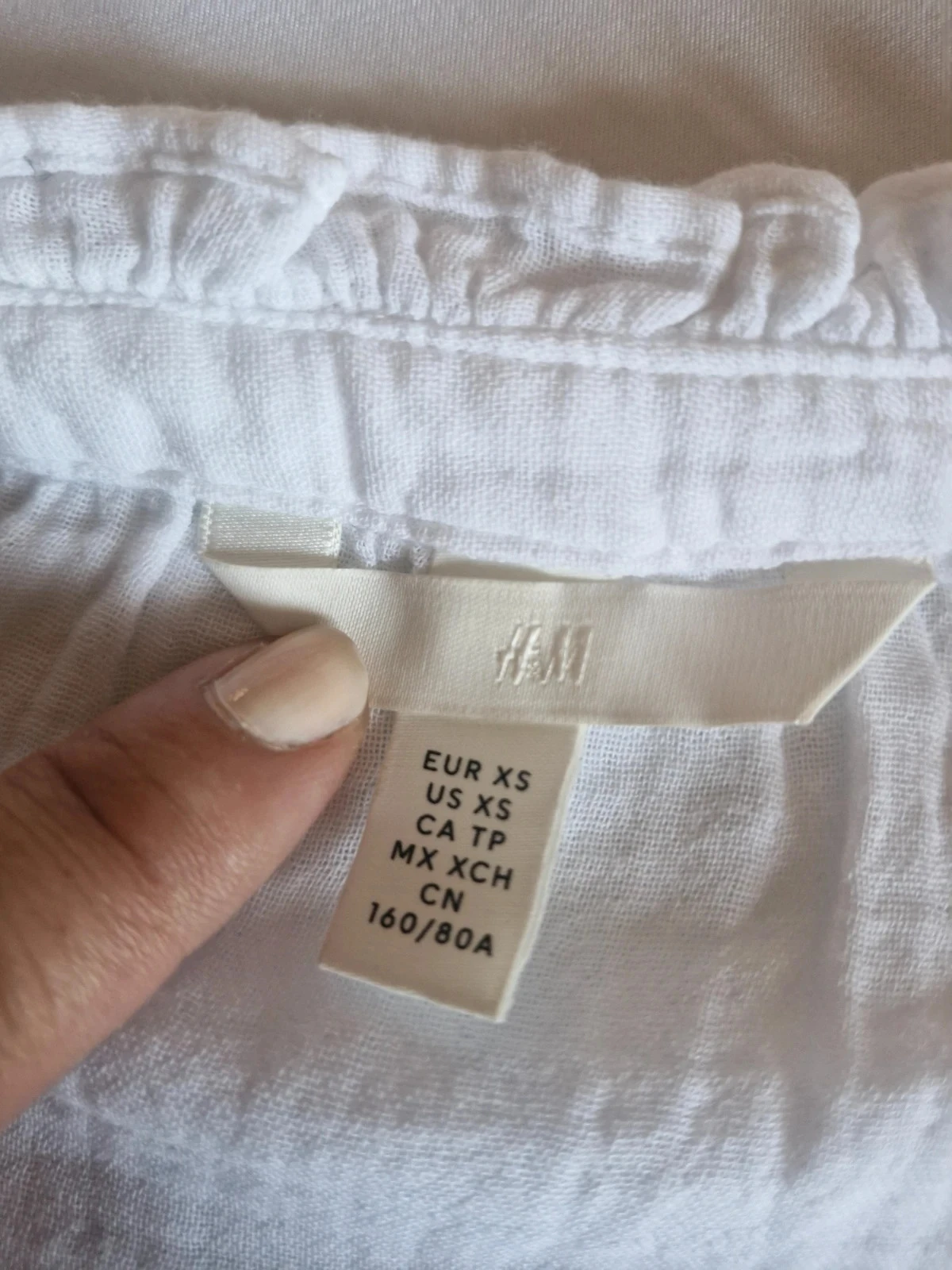 Blusa H&M mujer XS blanca con volantes en el cuello mangas cortas – photo 5